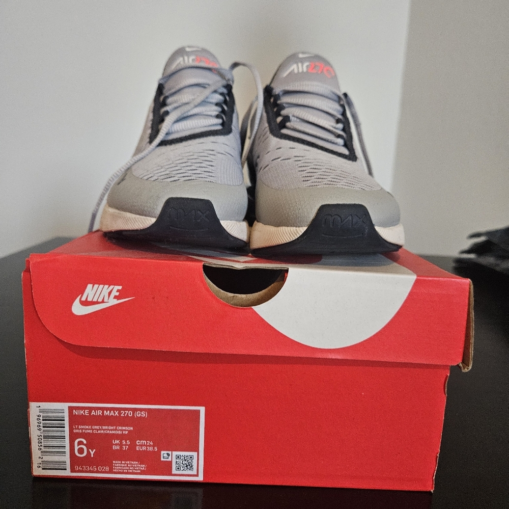 Nike Air Max 270 sz 6Y